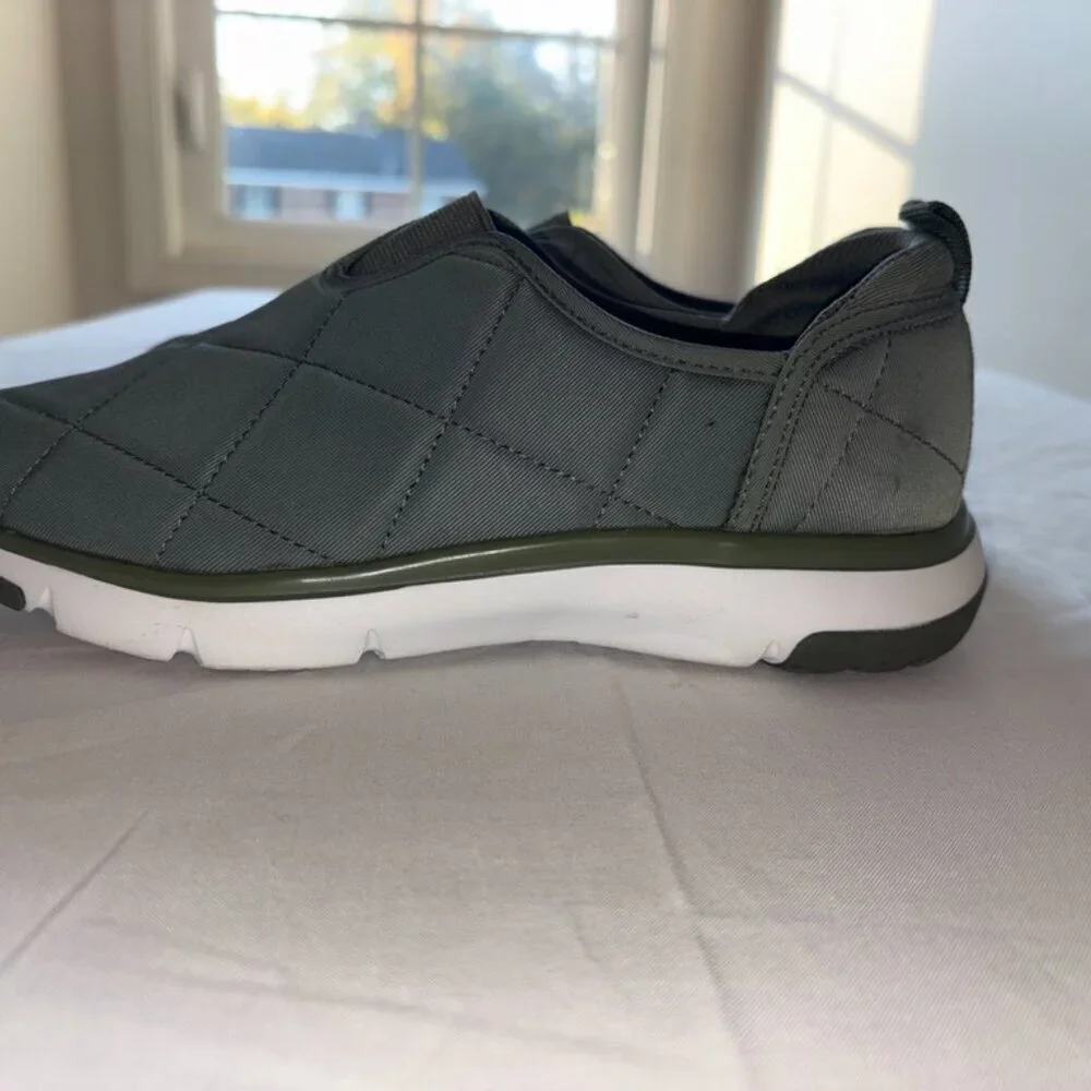 Vera Bradley Women's 2-Mile Slip-on Shoe Sneaker Olive Green Size 5 Comfort